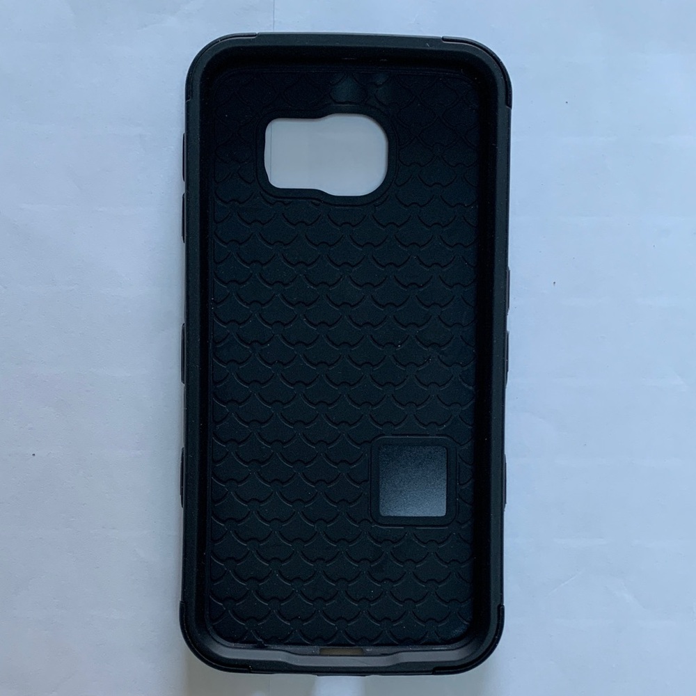 MYBAT Samsung Galaxy S6 Black Protective Phone Case. Used in Great Condition.